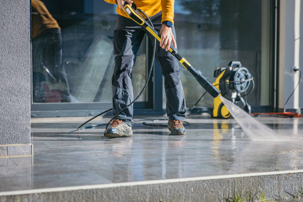 Best Animal Enclosure Cleaning  in Hillsboro, KS